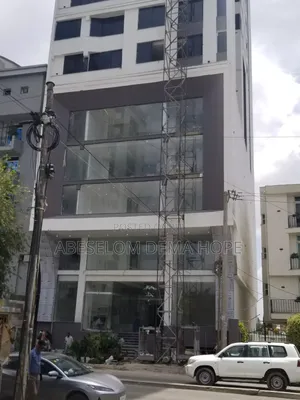 በቦሌ 24 ለ አደይ አበባ እስታዲየም በቅርብ ርቀት ላይ— ለ ንግድም ሆነ ለ ኢንቨስትመንት ምቹ የሆኑ ሱቆች