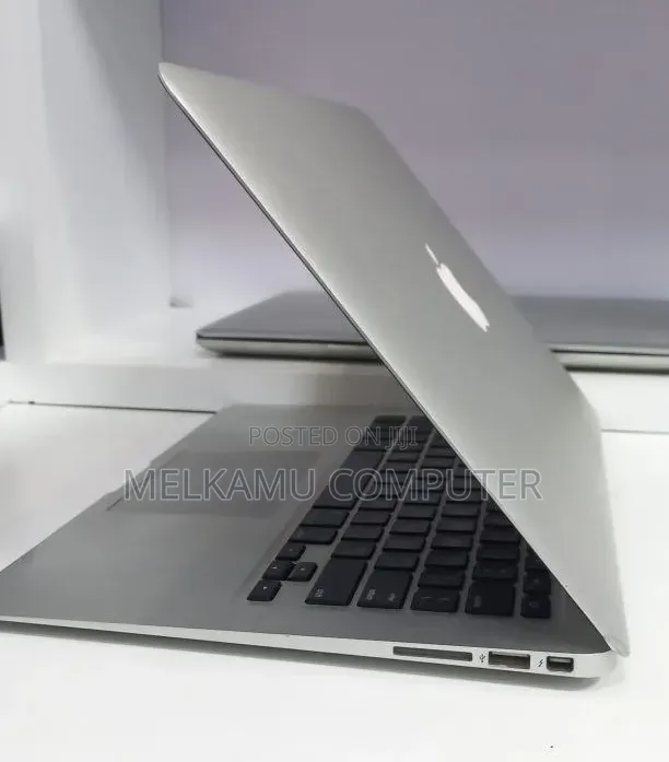 New Laptop Apple MacBook Air 2017 8GB Intel Core i7 SSD 128GB