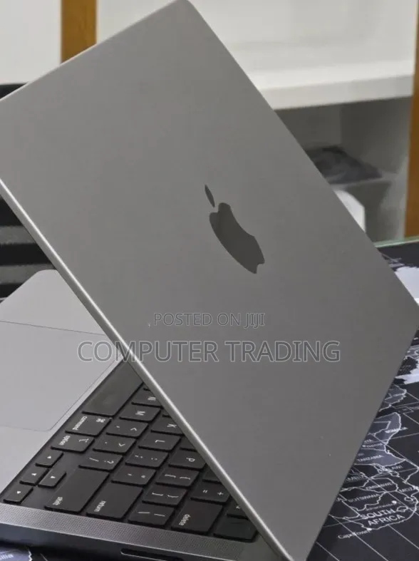 New Laptop Apple MacBook Pro 2023 M3 8GB Intel Core i7 SSD 512GB