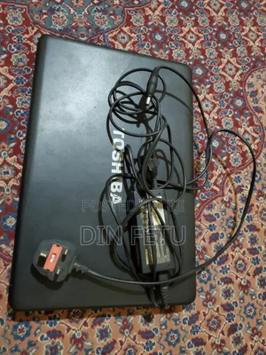 Laptop Toshiba Satellite C665 4GB Intel Core i5 HDD 256GB