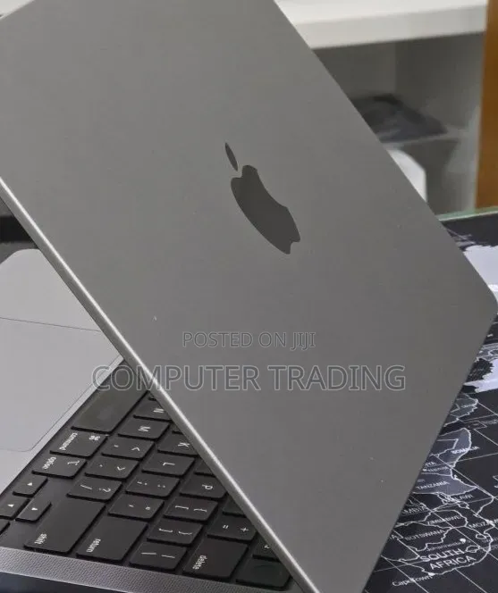New Laptop Apple MacBook Pro 2023 M3 8GB Intel Core i7 SSD 512GB