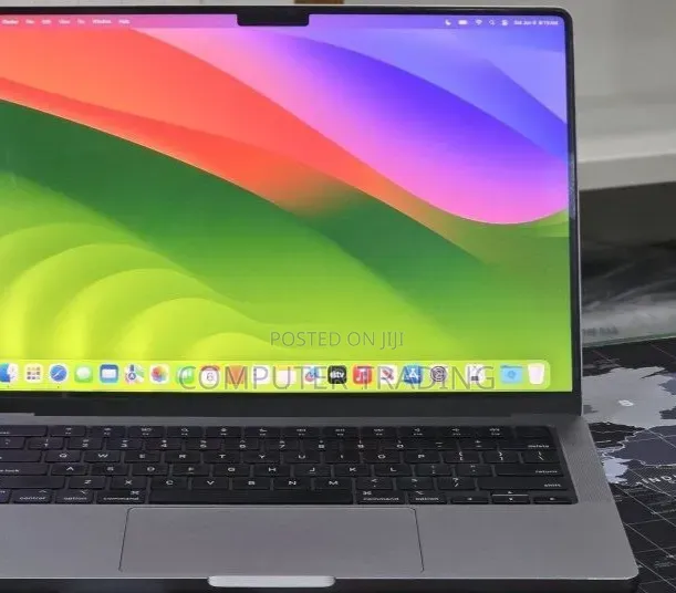 New Laptop Apple MacBook Pro 2023 M3 8GB Intel Core i7 SSD 512GB