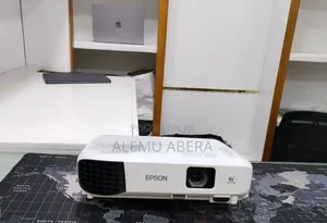 Brand New EPSON Projector With Bag , Remote