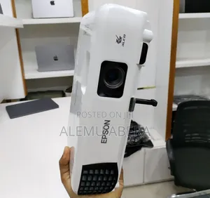 Brand New EPSON Projector With Bag , Remote