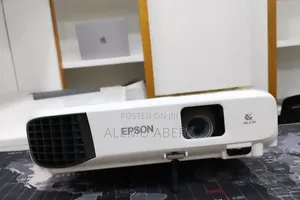 Brand New EPSON Projector With Bag , Remote