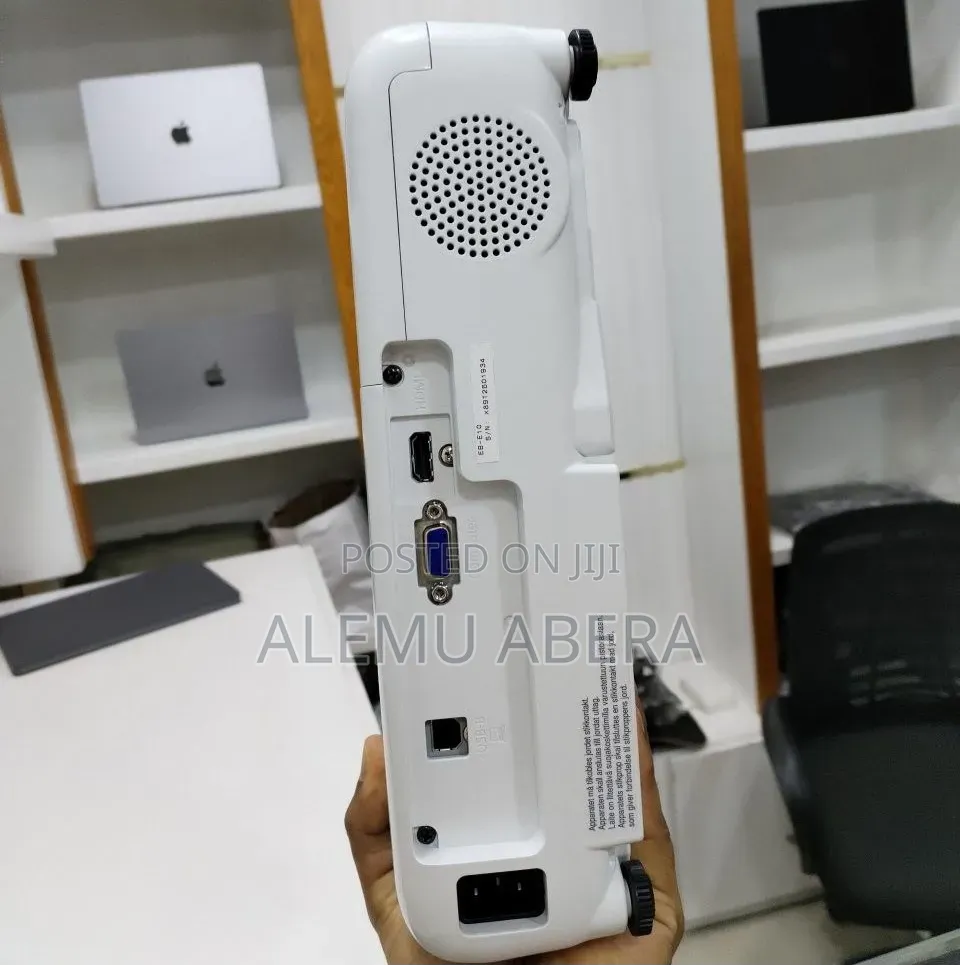 Brand New EPSON Projector With Bag , Remote