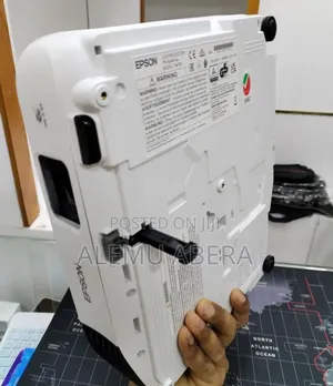 Brand New EPSON Projector With Bag , Remote