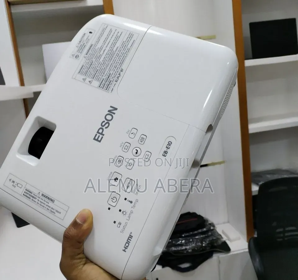 Brand New EPSON Projector With Bag , Remote