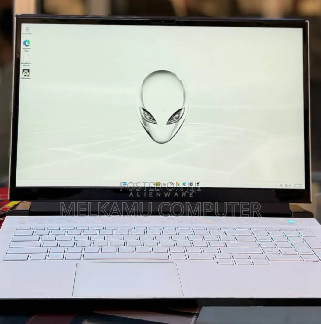 New Laptop Alienware M17x R2 6GB Intel Core i7 SSD 1T