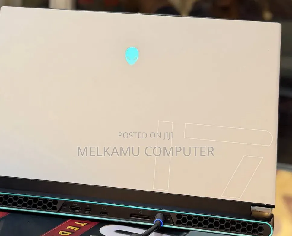 New Laptop Alienware M17x R2 6GB Intel Core i7 SSD 1T