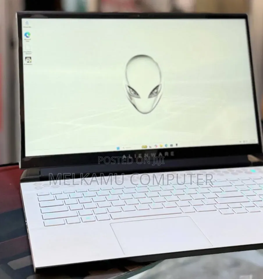 New Laptop Alienware M17x R2 6GB Intel Core i7 SSD 1T