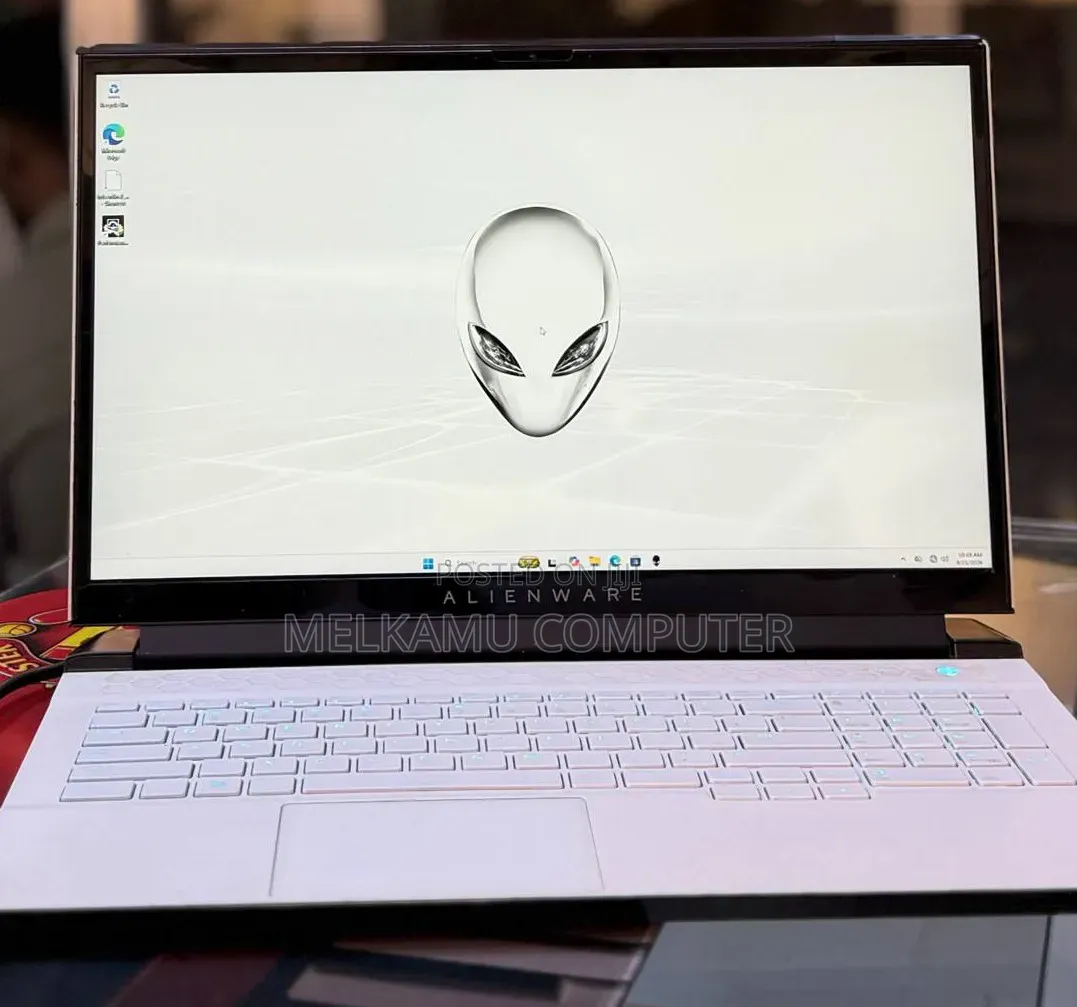 New Laptop Alienware M17x R2 6GB Intel Core i7 SSD 1T