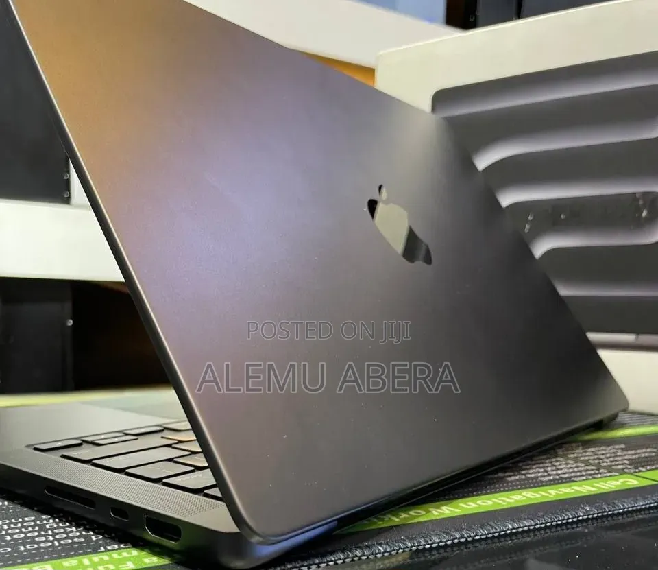 New Laptop Apple MacBook Pro 2024 M4 Max 48GB Apple M4 Max SSD 2T
