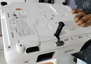 Brand New EPSON Projector With Bag , Remote 
Model Name: EB-E10