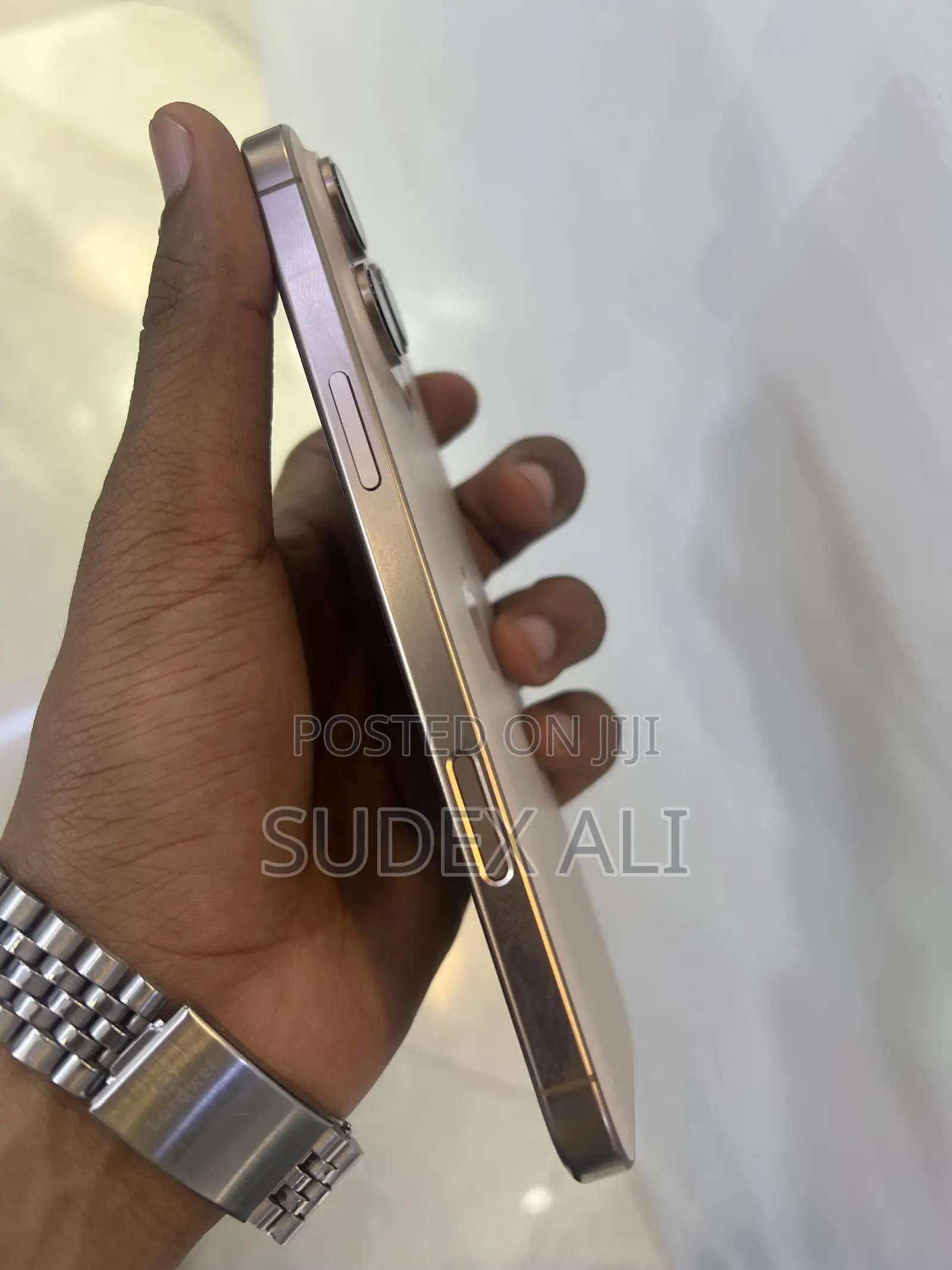 New Apple iPhone 16 Pro Max 256 GB Gold