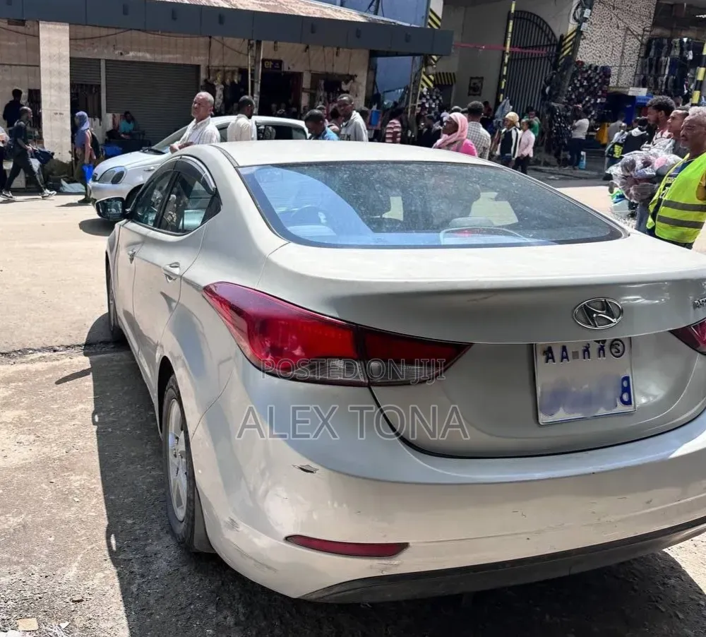 Hyundai Elantra 2015 Silver