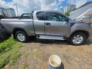 Toyota Hilux 2020 Silver