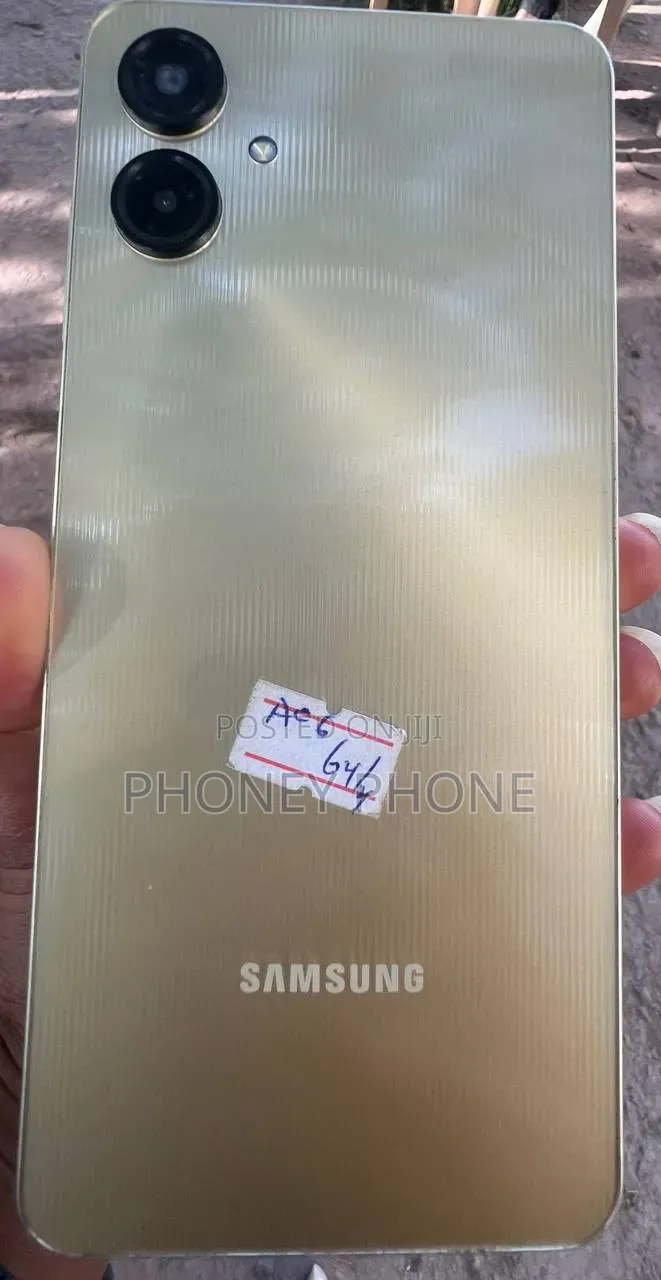 Samsung Galaxy A06 64 GB Gold