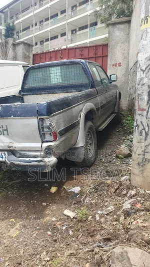 Mitsubishi L200 2003 Gray