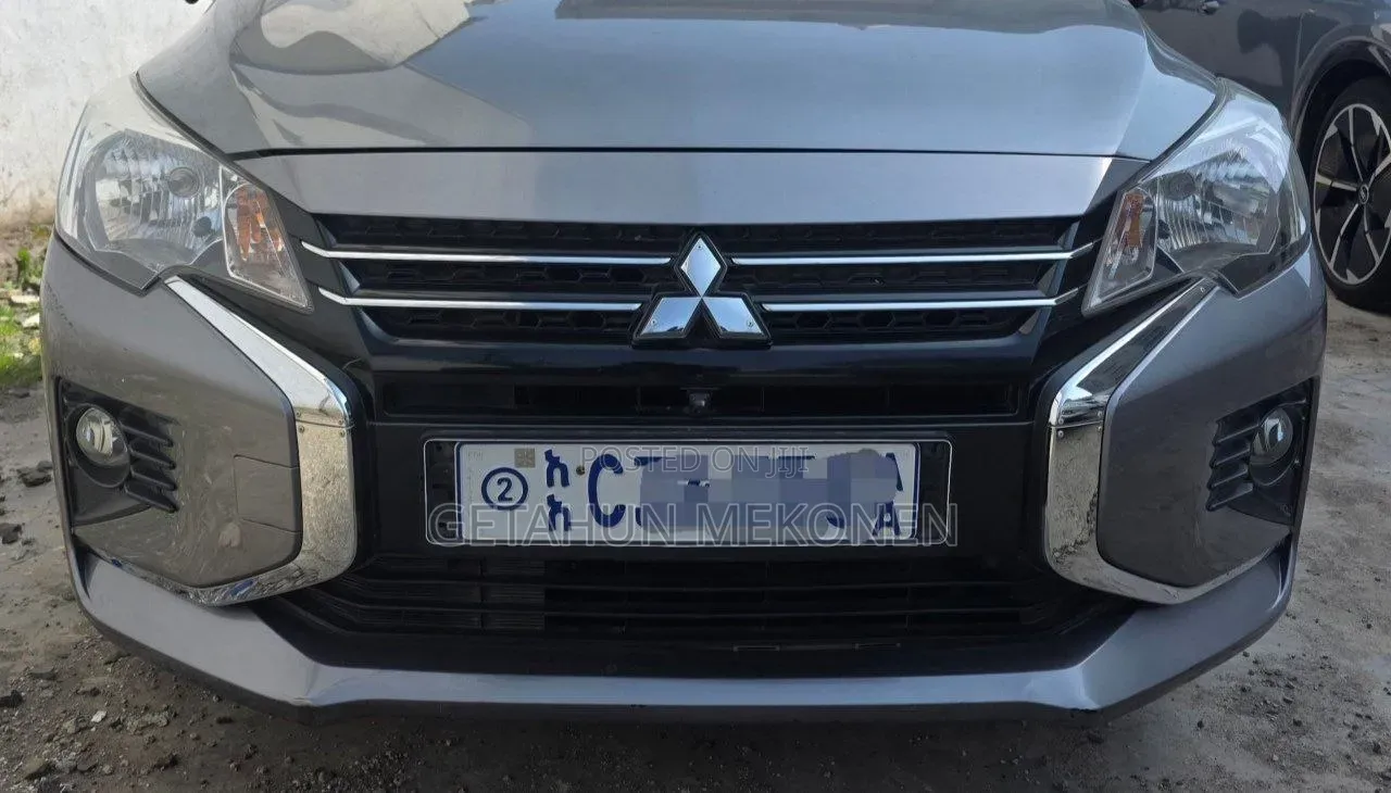 Mitsubishi Attrage 2023 Silver