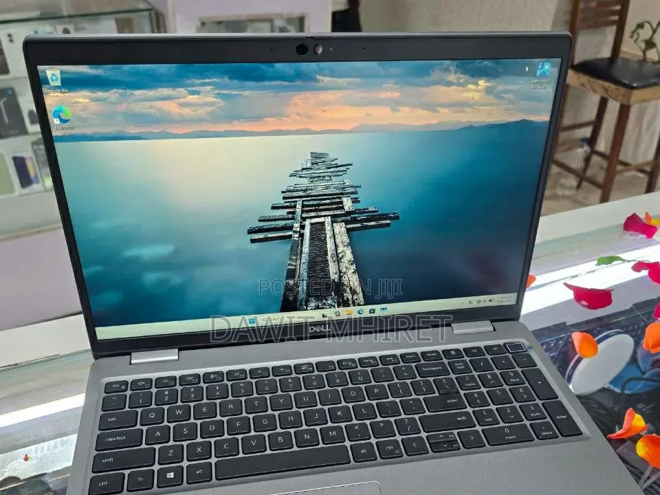 New Laptop Dell Precision 3560 8GB Intel Core i7 SSD 512GB