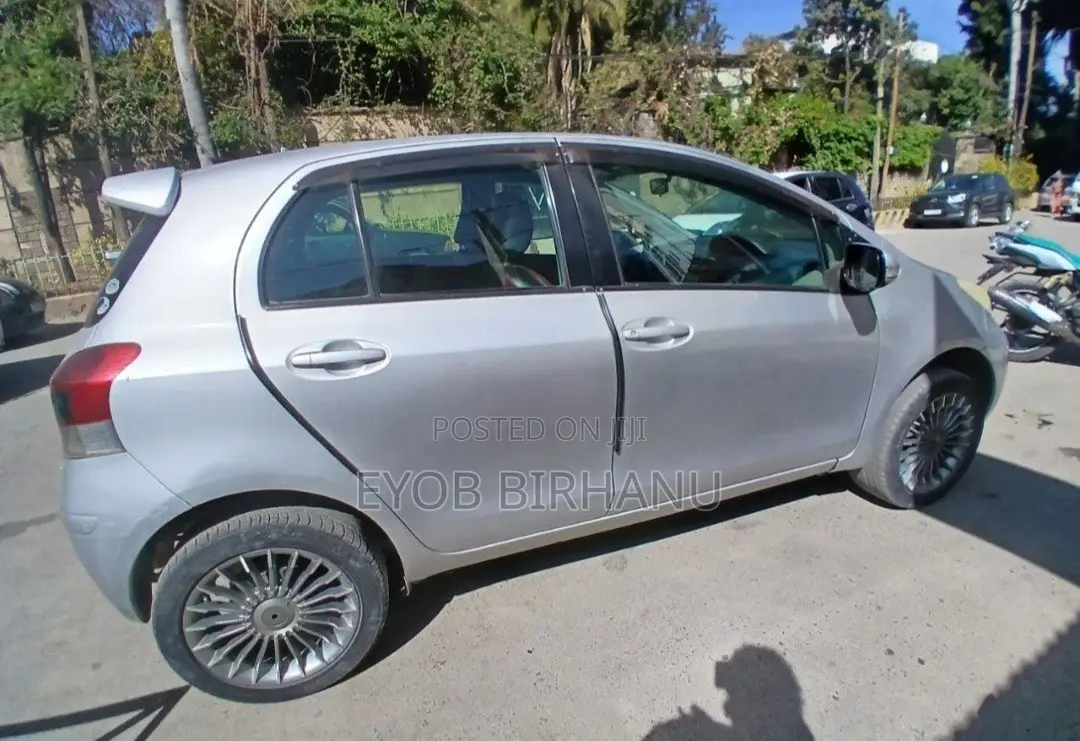 Toyota Yaris 2010 Silver