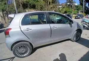 Toyota Yaris 2010 Silver