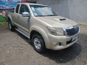 Toyota Hilux 2012 Red