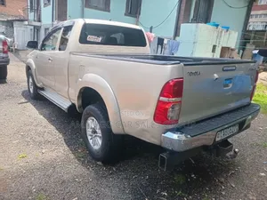 Toyota Hilux 2012 Red