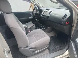 Toyota Hilux 2012 Red