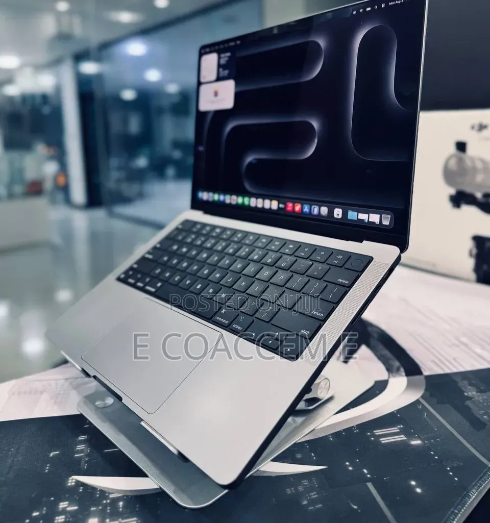 New Laptop Apple MacBook 16GB SSD 512GB