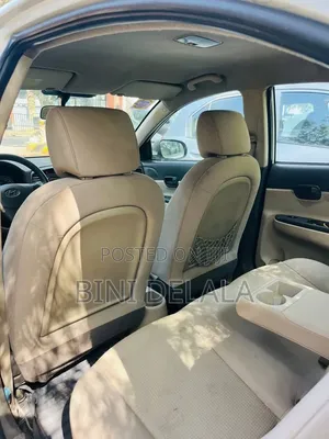 Hyundai Accent 2010 White
