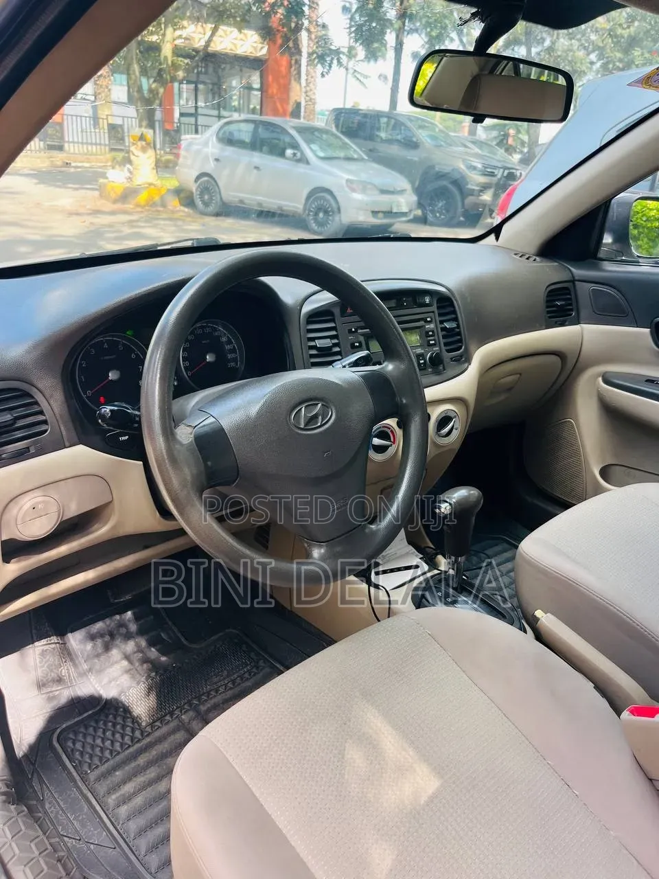 Hyundai Accent 2010 White