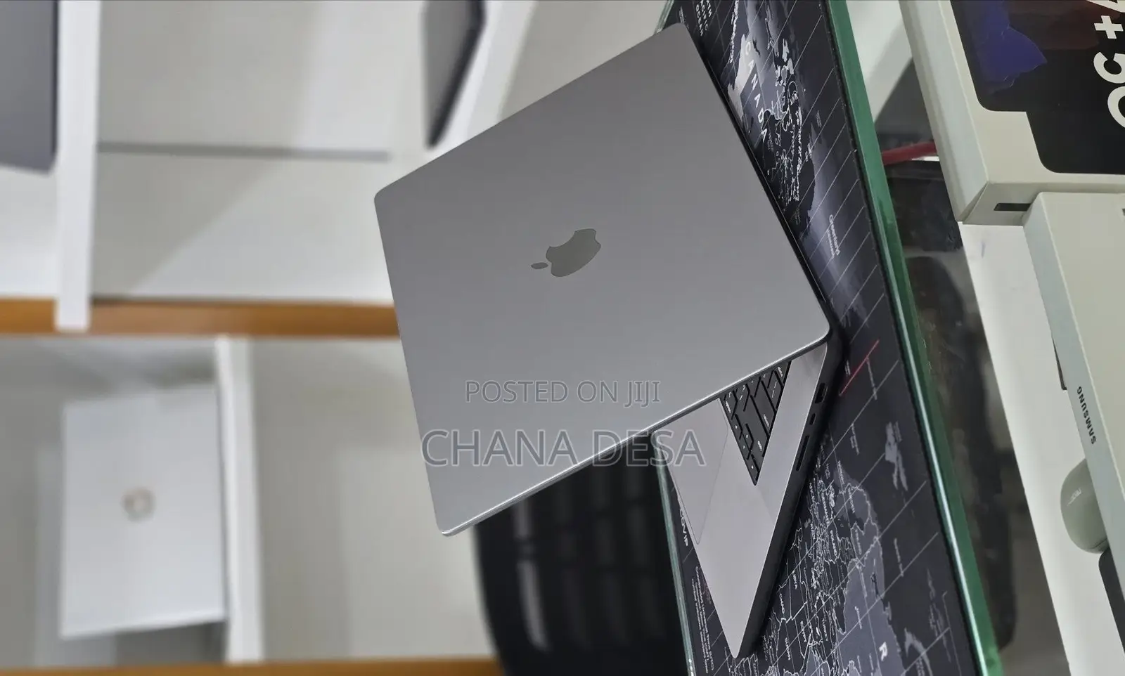 New Laptop Apple MacBook Pro 2022 M2 16GB Apple M2 SSD 512GB