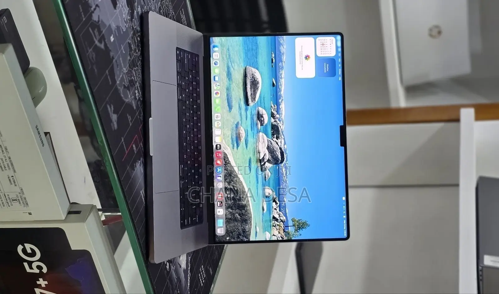 New Laptop Apple MacBook Pro 2022 M2 16GB Apple M2 SSD 512GB