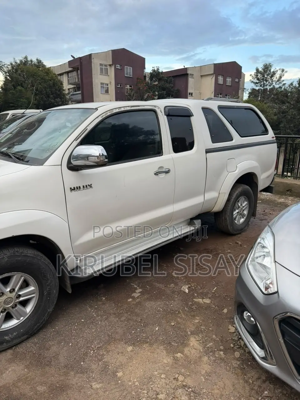 Toyota Hilux SR 4x4 2013 White