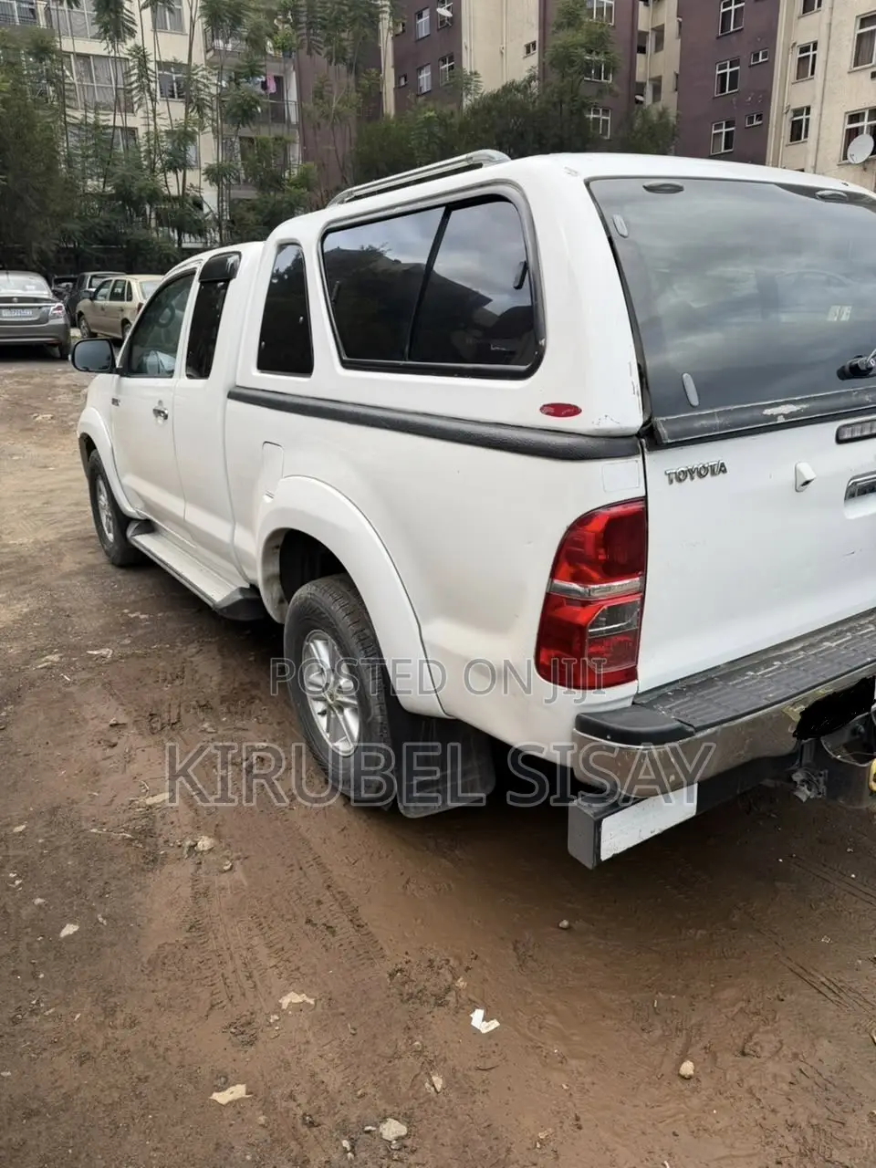 Toyota Hilux SR 4x4 2013 White