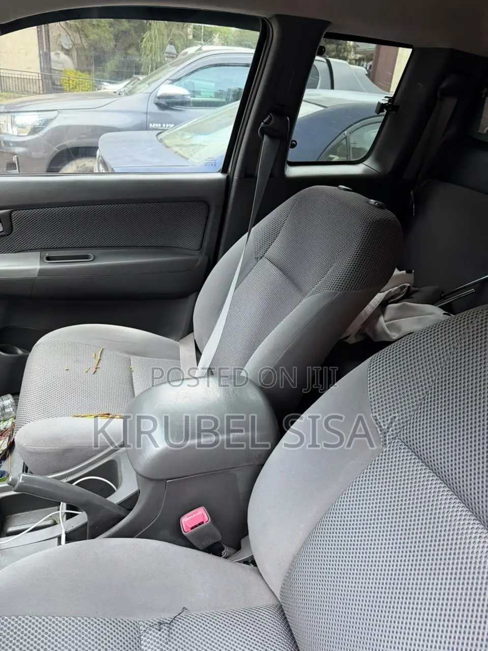 Toyota Hilux SR 4x4 2013 White