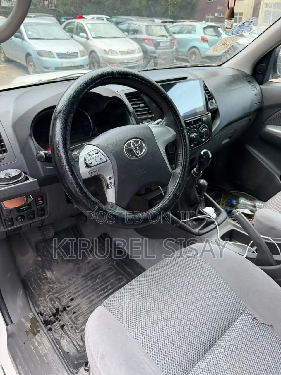 Toyota Hilux SR 4x4 2013 White