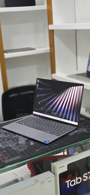 New Laptop Dell XPS 13 8GB Intel Core Ultra 5 SSD 512GB