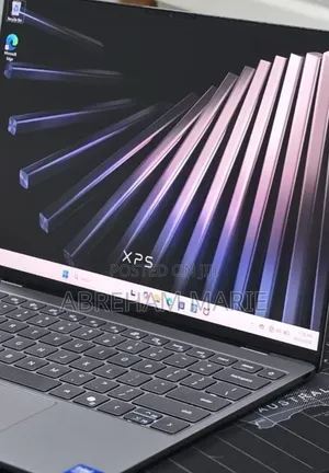 New Laptop Dell XPS 13 8GB Intel Core 5 SSD 512GB