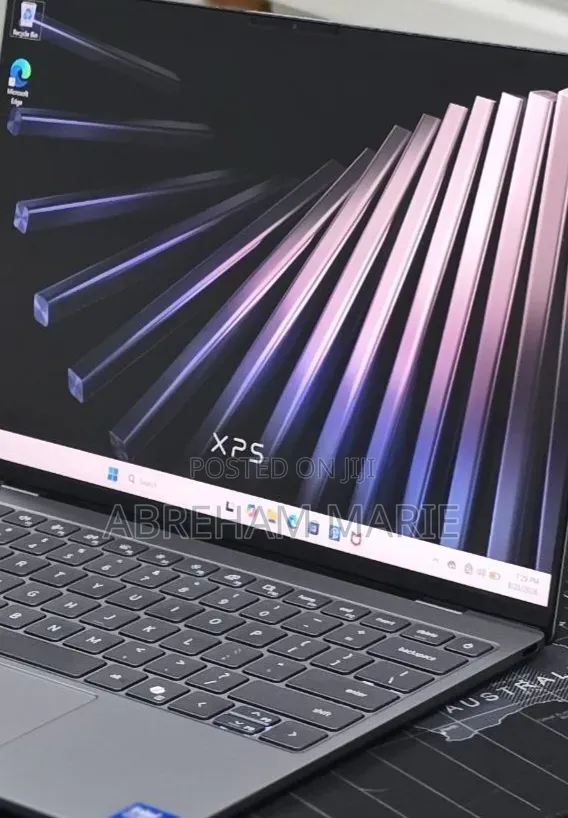 New Laptop Dell XPS 13 8GB Intel Core 5 SSD 512GB