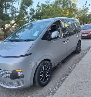 Hyundai Staria 2022 Gray