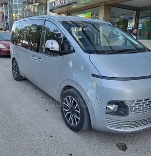 Hyundai Staria 2022 Gray