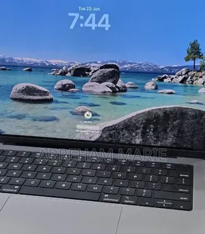 New Laptop Apple MacBook Pro 2021 M1 32GB Apple M1 Pro SSD 512GB