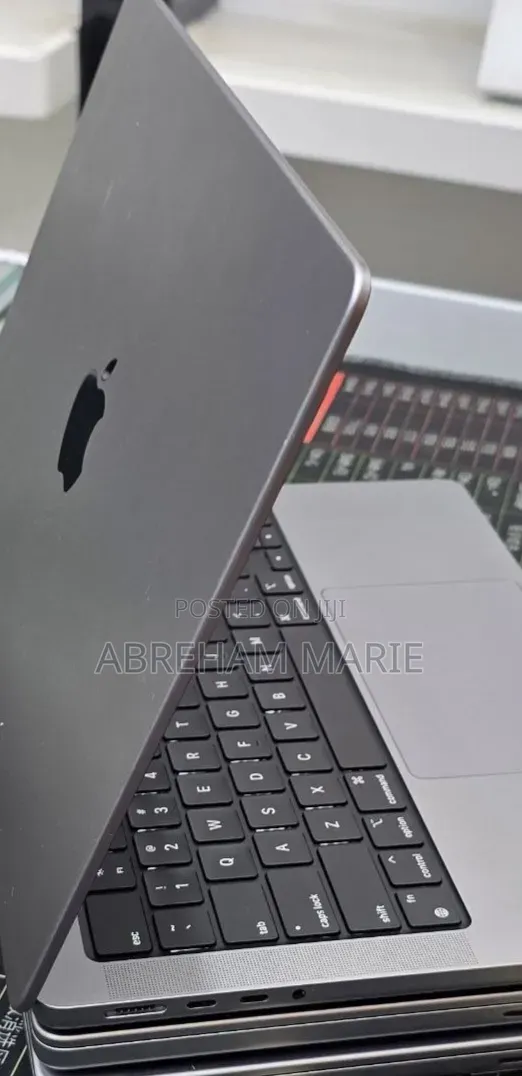 New Laptop Apple MacBook Pro 2021 M1 32GB Apple M1 Pro SSD 512GB