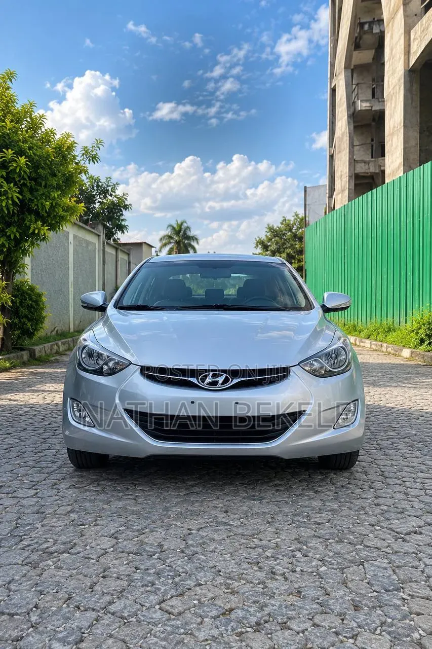 Hyundai Elantra 2012 Silver