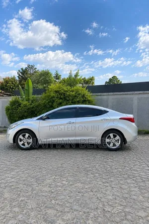 Hyundai Elantra 2012 Silver