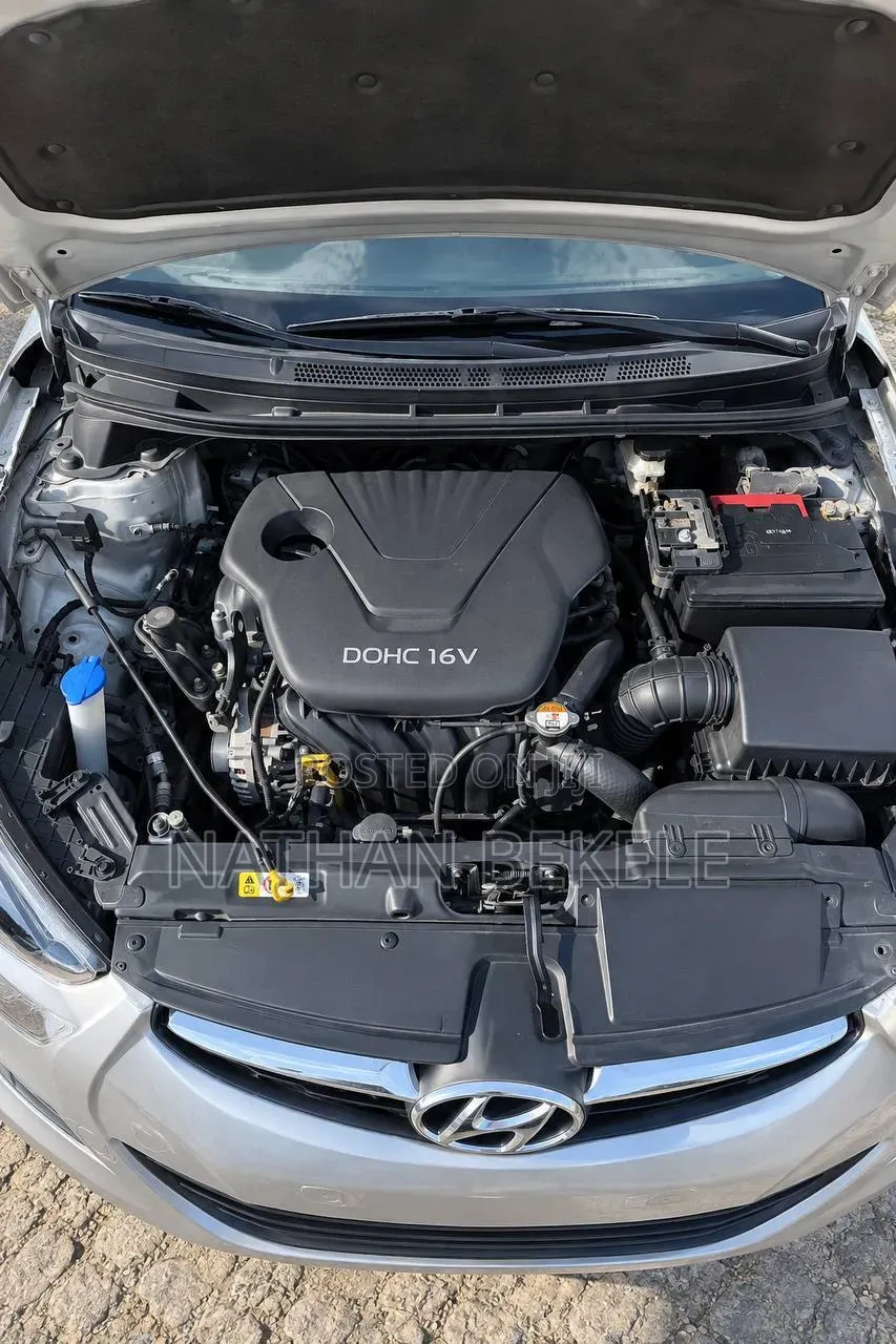 Hyundai Elantra 2012 Silver