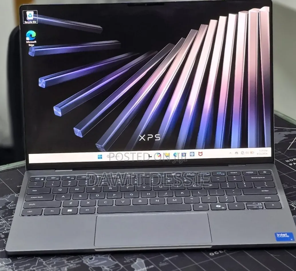 New Laptop Dell XPS 13 8GB Intel Core 5 SSD 512GB